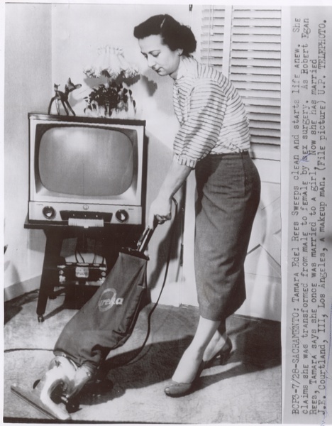 Download the full-sized image of Tamara Rees Vacuuming at Home (July 28, 1955) 