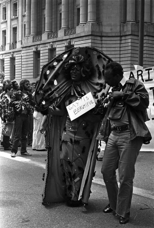 Download the full-sized image of 1977 San Francisco Gay Day Parade (3)