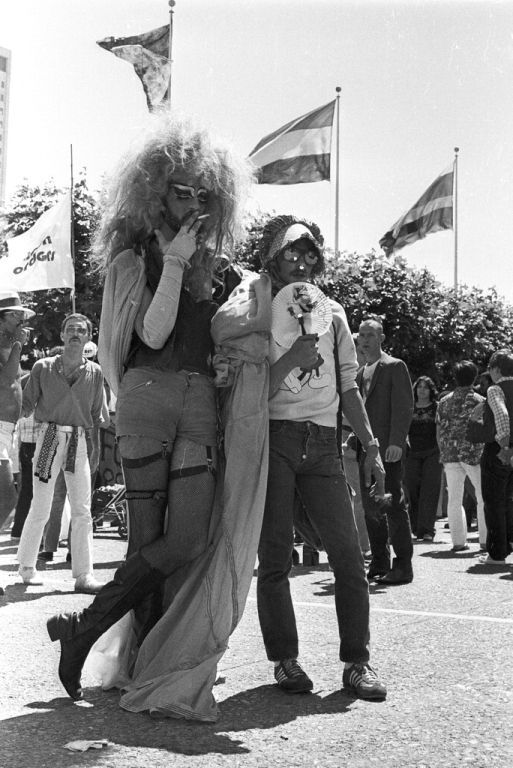Download the full-sized image of 1978 San Francisco Gay Day Parade (2)