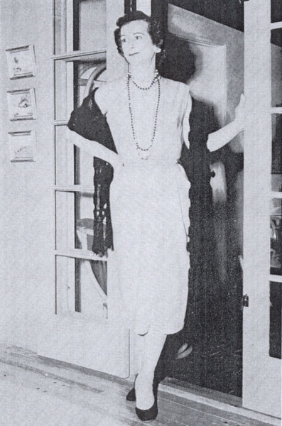 Download the full-sized image of Tamara Rees Posing in Doorway (1955)