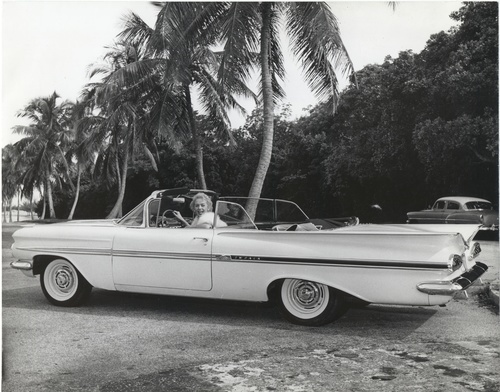 Download the full-sized image of Christine Jorgensen in Car