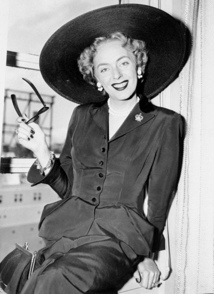 Download the full-sized image of Christine Jorgensen Leaving on the S.S. United States (2)