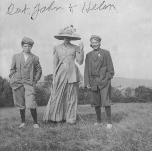 Download the full-sized image of Dorothy, John, and Helen Putnam