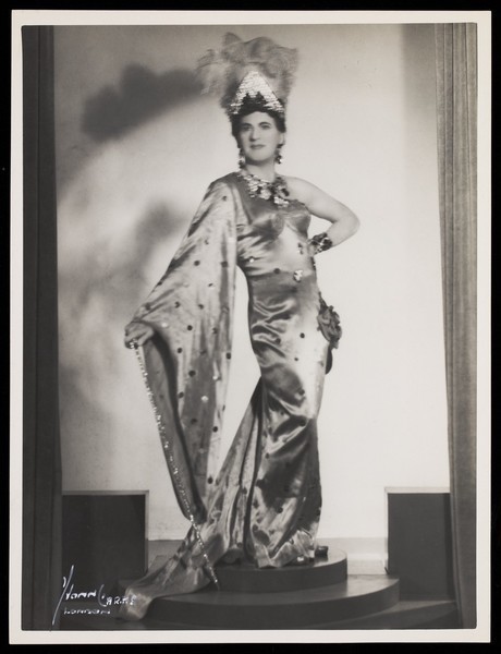 Download the full-sized image of An actor in drag, performing on stage at the Windmill Theatre. Photograph by Mme Yvonne, 194-.
