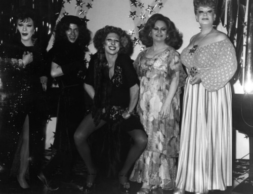 Download the full-sized image of Bette Midler with Drag Queens at Studio One