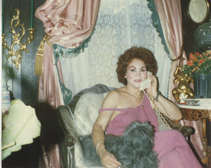 Download the full-sized image of Victoria Fernandez with phone and dog