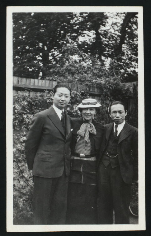Download the full-sized image of A Photograph of Mei Lanfang with Two Unknown People