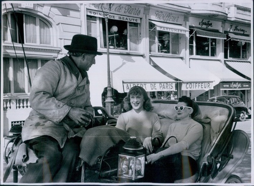 Download the full-sized image of Roberta Cowell and Lisa Morrell in Cab in Nice (1954)
