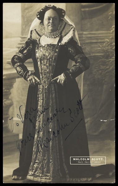 Download the full-sized image of Malcolm Scott in character as an English queen. Photographic postcard, 191-.